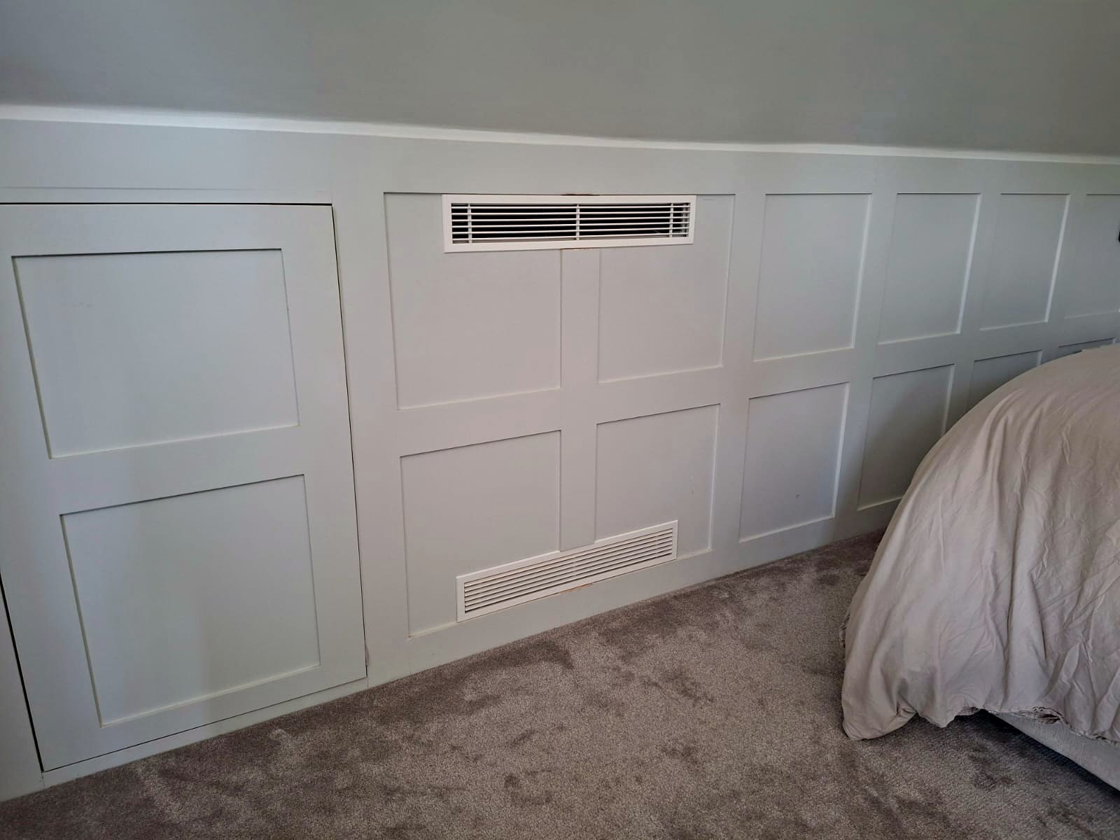 Slimline ducted grille set into the ceiling of a finished room